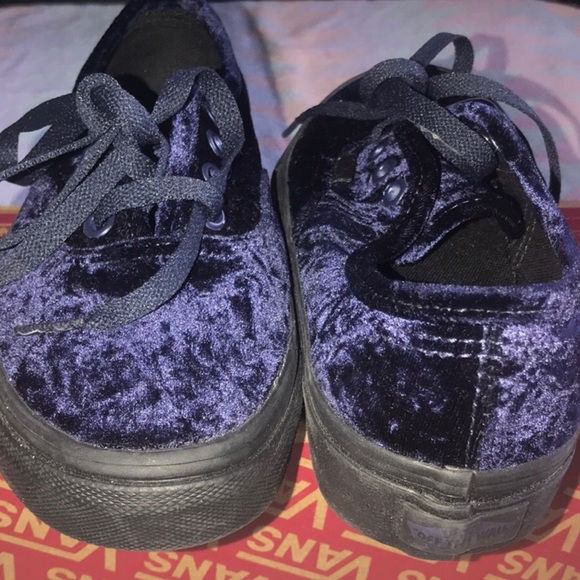 vans authentic navy black